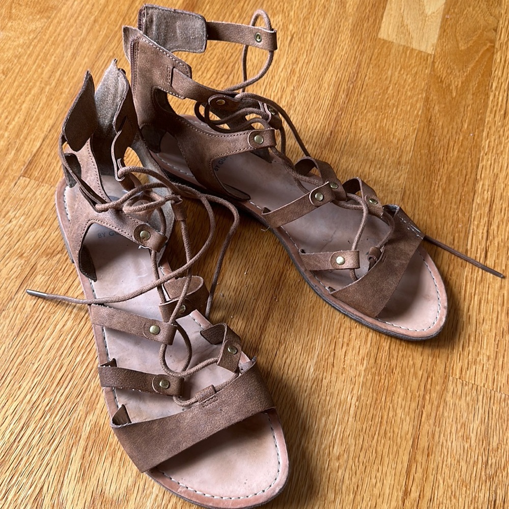 GUESS tie up tan sandals